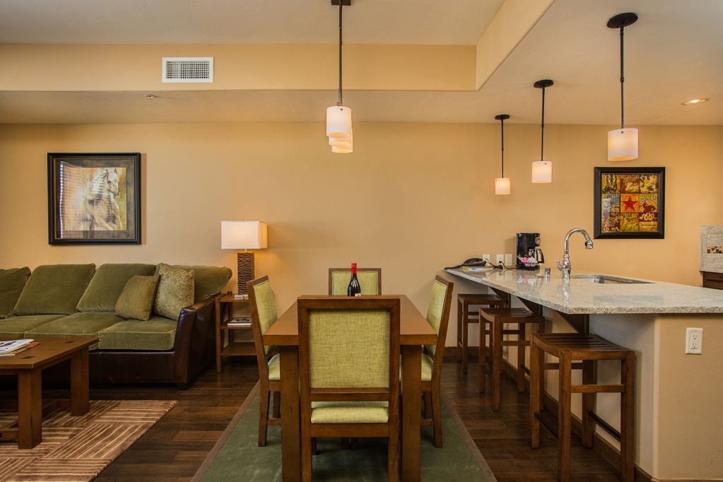 Trailhead Lodge สตีมโบทสปริงส์ ห้อง รูปภาพ